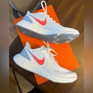 Nike Revolution 5 Sneakers